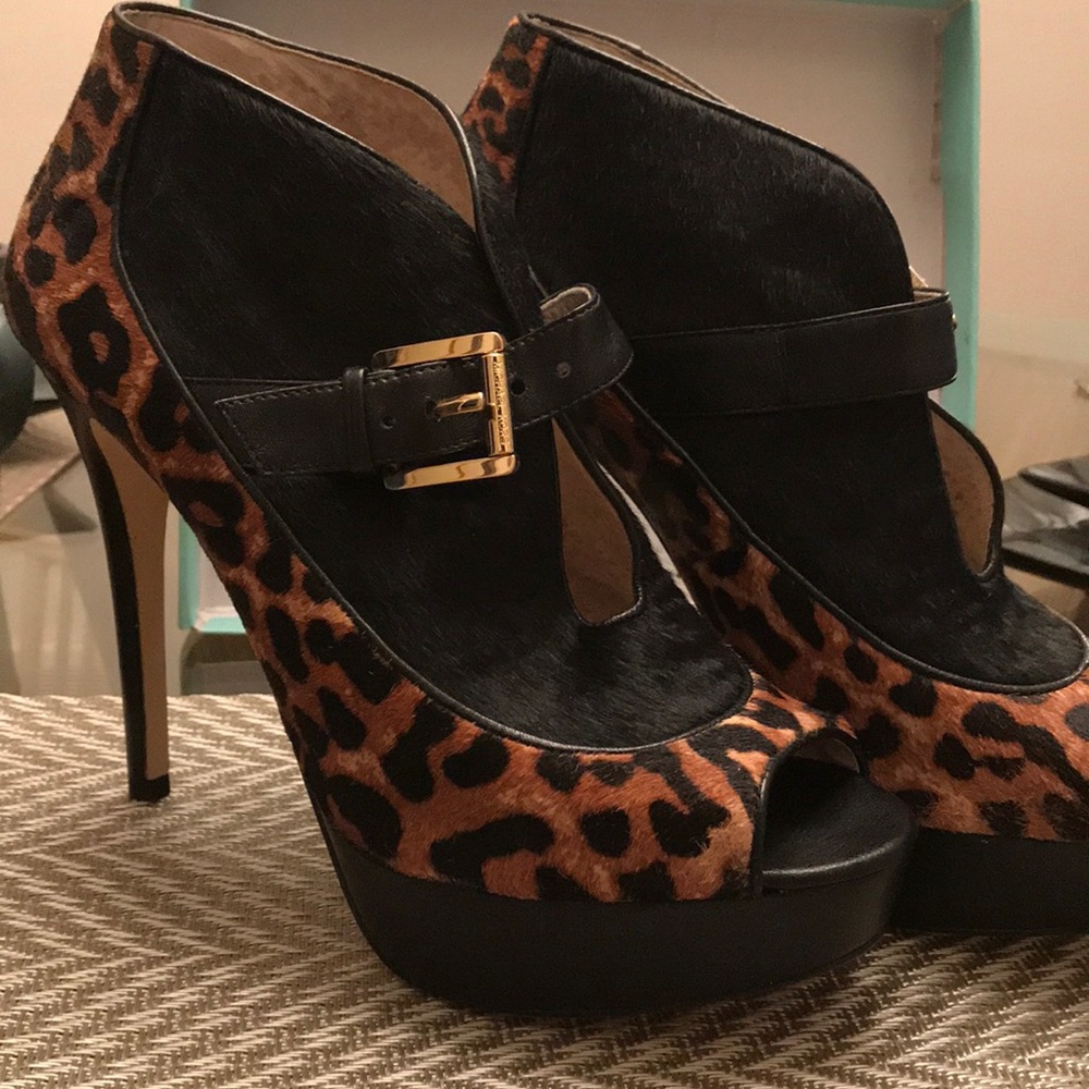 MICHAEL Michael Kors Leopard Print Ankle Booties